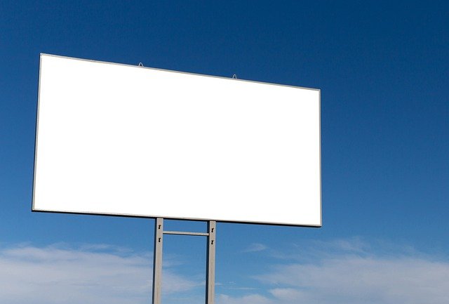 prázdný billboard